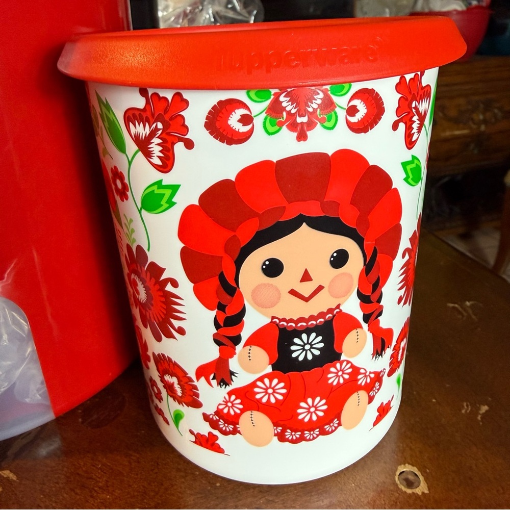 Tupperware One touch Mexican Maria container
